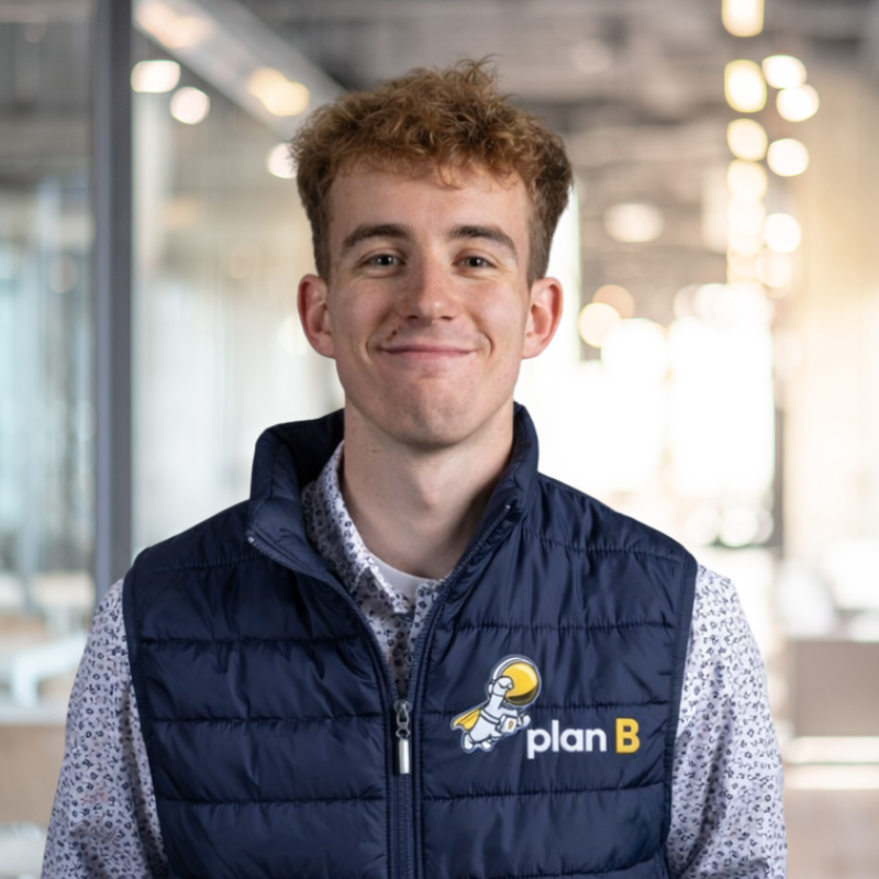 Portrait de Gaëtan, en charge de rendre les enjeux de la donnée et de la sauvegarde accessibles et compréhensibles